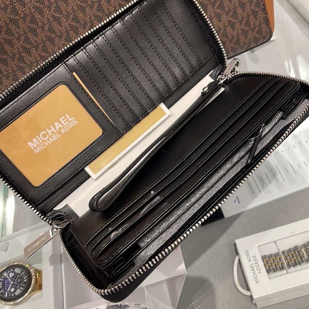 MICHAEL KORS LARGE TRAVEL CONTINENTAL WRISTLET WALLET PHONEHOLDER BLACK /Silve - Picture 15 of 16